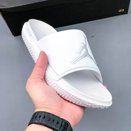 エアジョーダン スリッパ