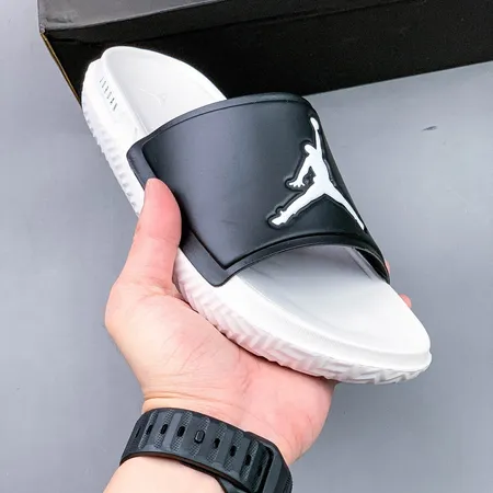 エアジョーダン スリッパ