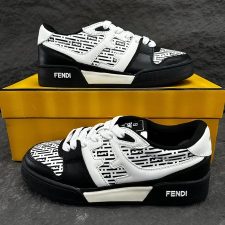 フェンディ カジュアルシューズ