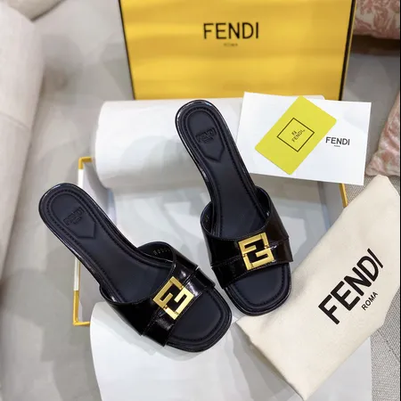 フェンディ サンダル