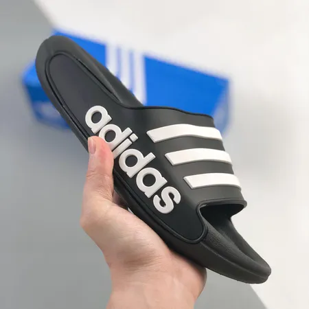 アディダス スリッパ