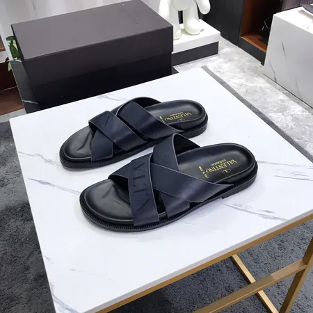 ヴァレンティノ スリッパ