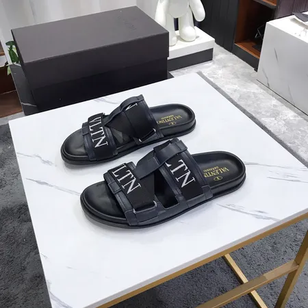 ヴァレンティノ スリッパ