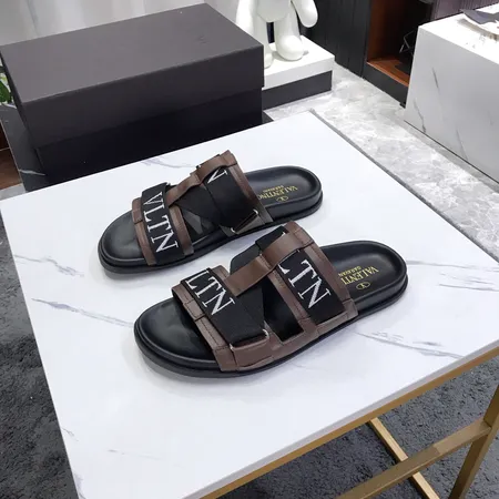 ヴァレンティノ スリッパ