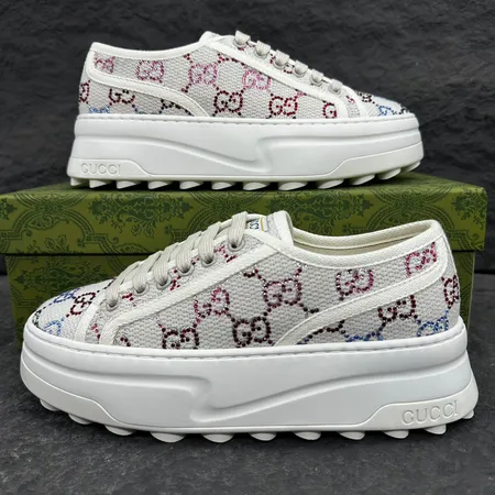 グッチ カジュアルシューズ