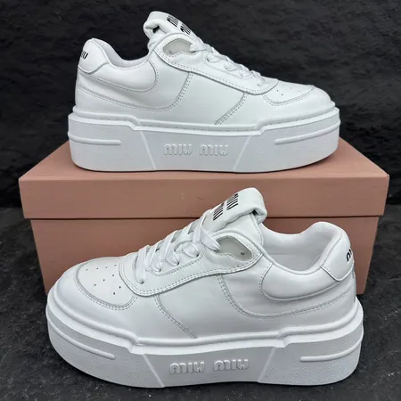 ミュウミュウ カジュアルシューズ