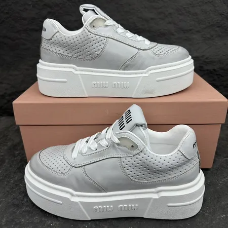 ミュウミュウ カジュアルシューズ