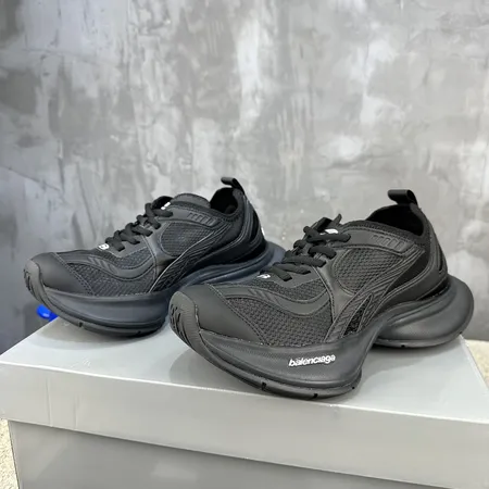 バレンシアガ スニーカー