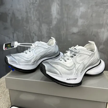 バレンシアガ スニーカー