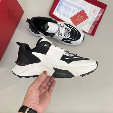 ヴァレンティノ スニーカー