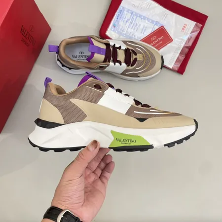 ヴァレンティノ スニーカー