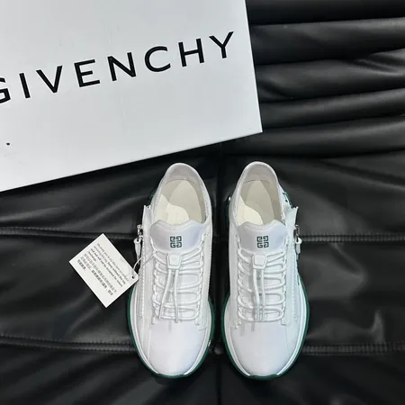 ジバンシィ スニーカー