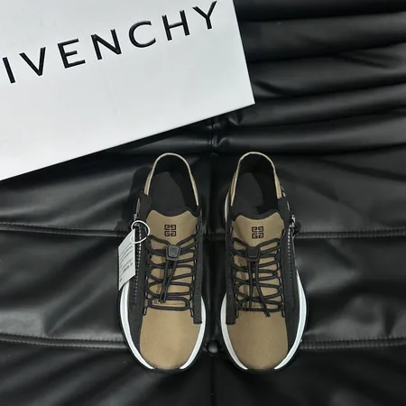 ジバンシィ スニーカー