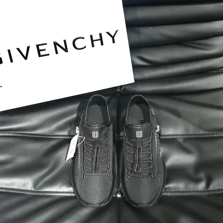 ジバンシィ スニーカー