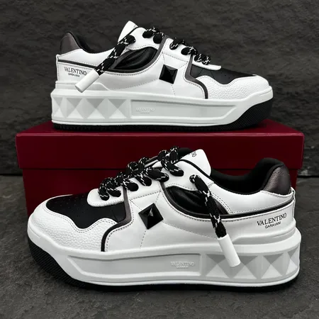 ヴァレンティノ カジュアルシューズ