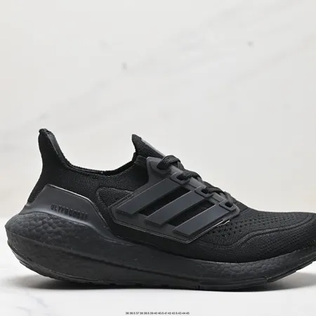 アディダス スニーカー