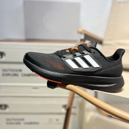 アディダス カジュアルシューズ