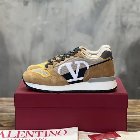 ヴァレンティノ スニーカー