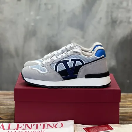 ヴァレンティノ スニーカー