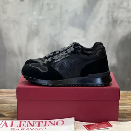 ヴァレンティノ スニーカー