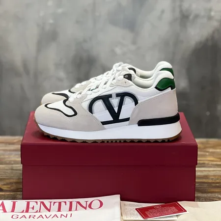 ヴァレンティノ スニーカー