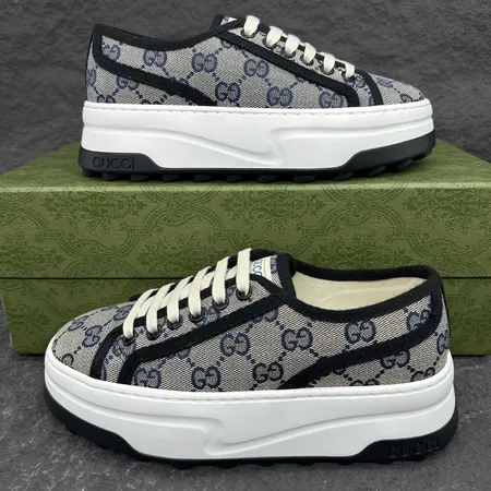 グッチ カジュアルシューズ