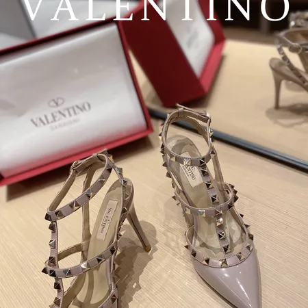 ヴァレンティノ サンダル