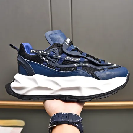 フェンディ カジュアルシューズ