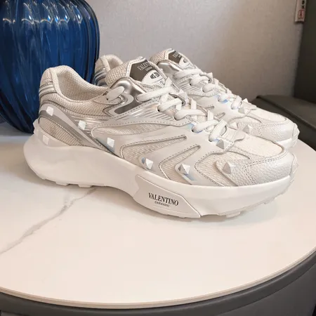 ヴァレンティノ スニーカー