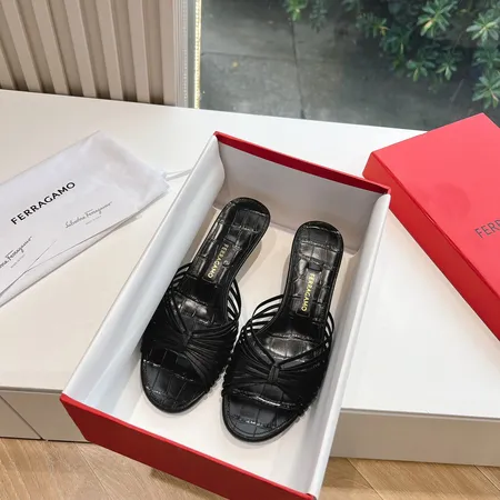 フェラガモ サンダル