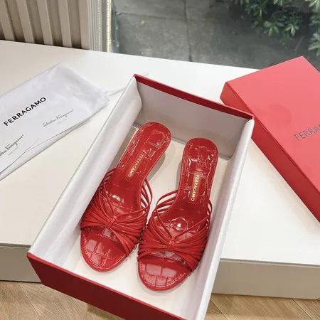 フェラガモ サンダル