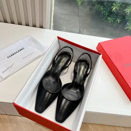 フェラガモ サンダル