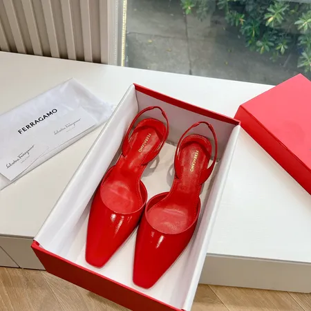 フェラガモ サンダル