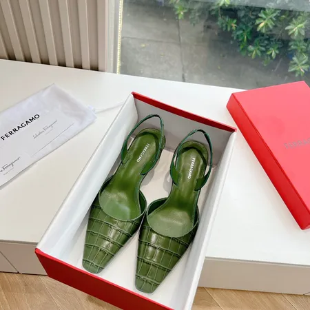 フェラガモ サンダル