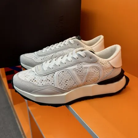 ヴァレンティノ スニーカー