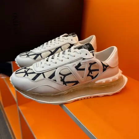 ヴァレンティノ スニーカー