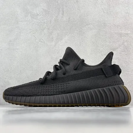 アディダス スニーカー