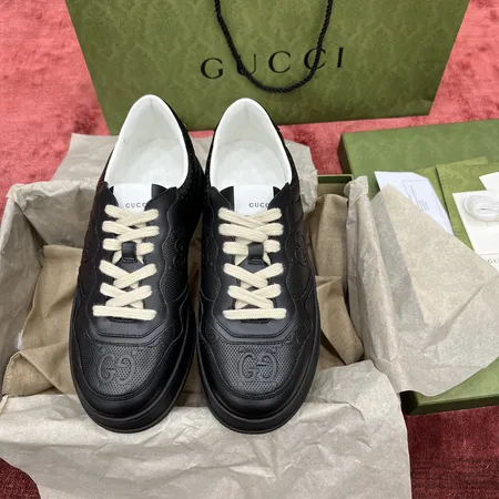 グッチ カジュアルシューズ