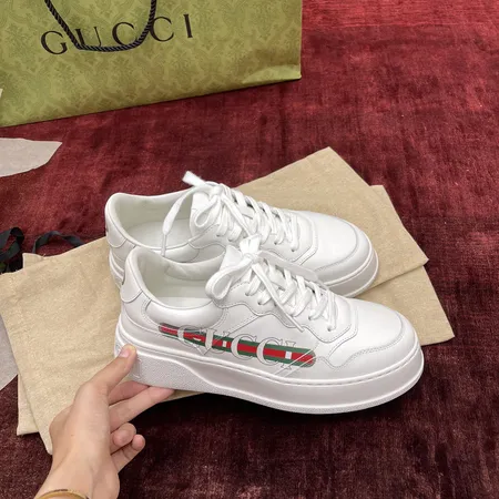 グッチ カジュアルシューズ