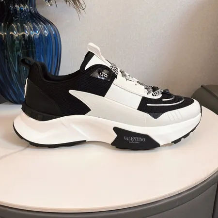 ヴァレンティノ スニーカー
