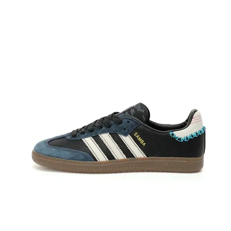 アディダス カジュアルシューズ