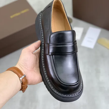 ボッテガ ヴェネタ ビジネスシューズ