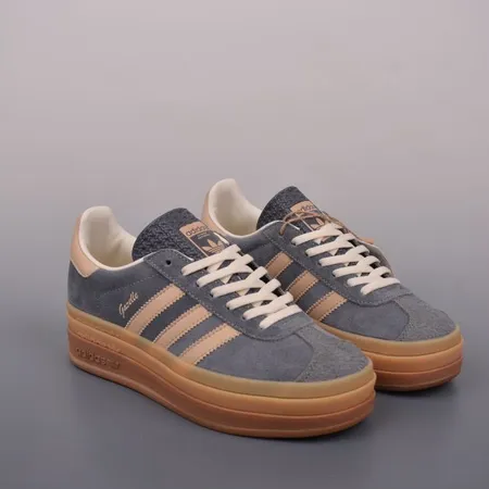 アディダス カジュアルシューズ