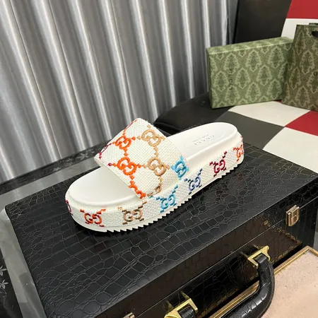 グッチ スリッパ