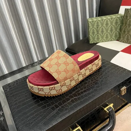 グッチ スリッパ