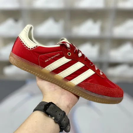 アディダス スニーカー