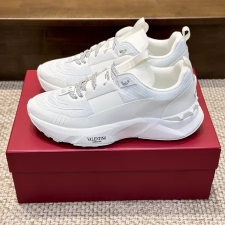 ヴァレンティノ スニーカー