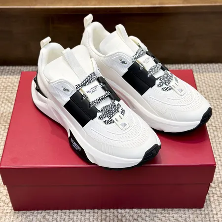 ヴァレンティノ スニーカー