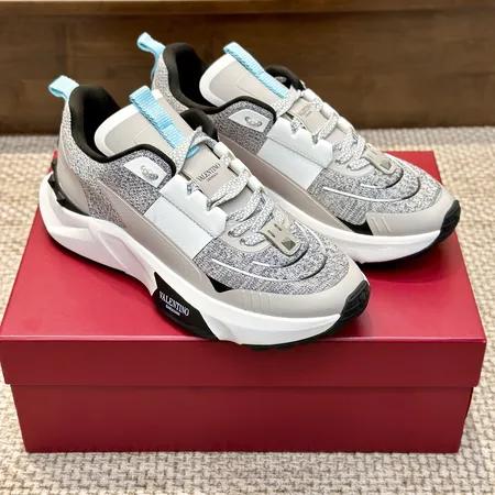 ヴァレンティノ スニーカー