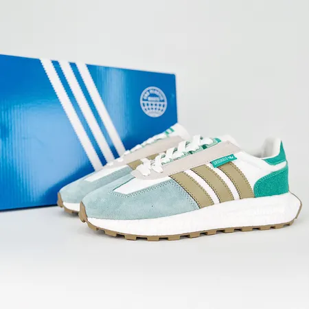 アディダス スニーカー